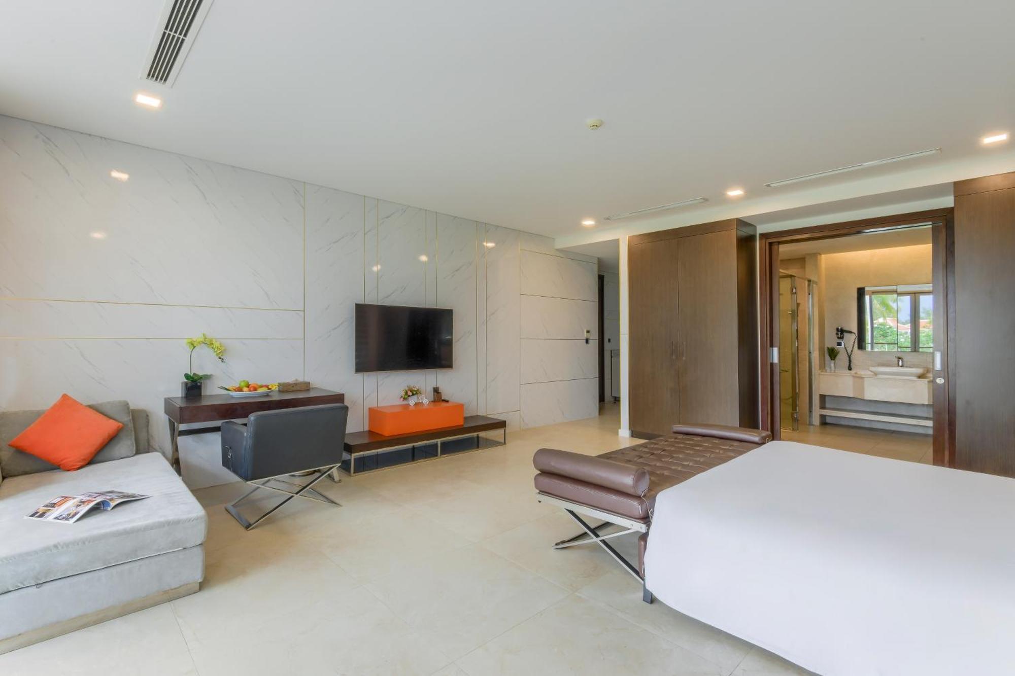 The Ocean Pool View Beachfront * Da Nang